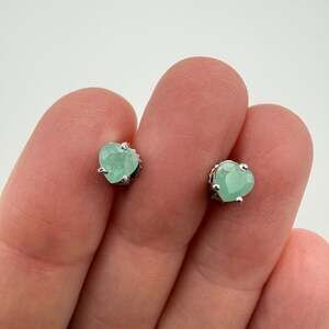 Vintage 925 Sterling Silver Emerald Heart Stud Earrings Dainty May Birthstone